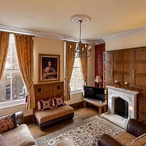  Apartment Crookback House